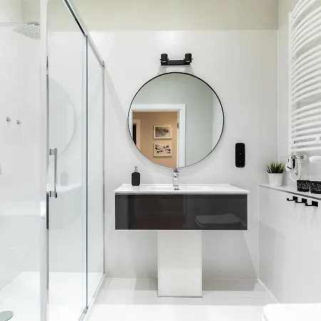 Boutique 60m2 & Garage Apartment